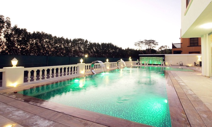 Dubai Villa | Spacious Villa With Private Pool and Garden