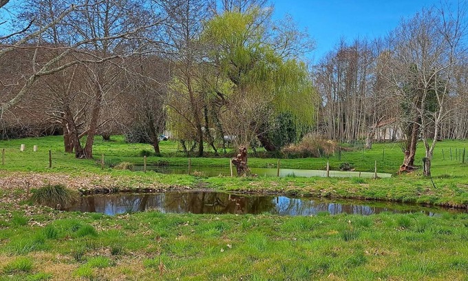 Levignacq Casa | Amplia casa de pueblo cerca de un arroyo