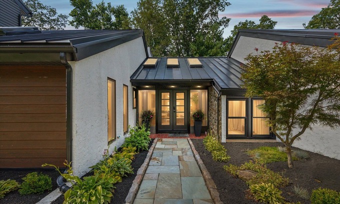 West Conshohocken Casa | Spacious Villanova Home – Ideal for Extended Stays & Gatherings
