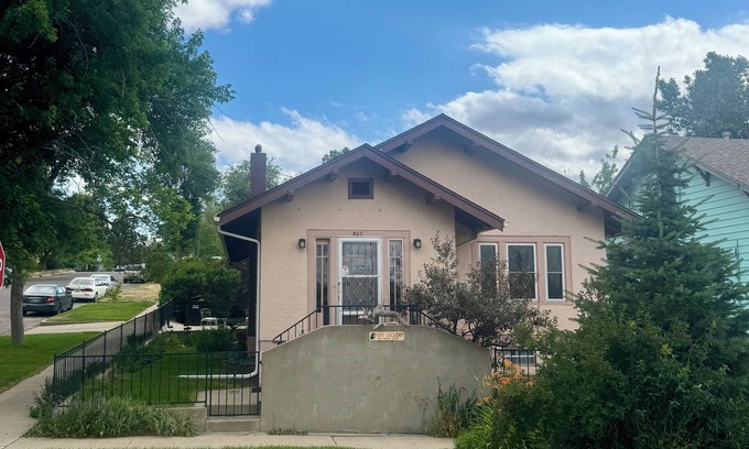 Casper Casa | Spacious Vintage Getaway. Walkable!
