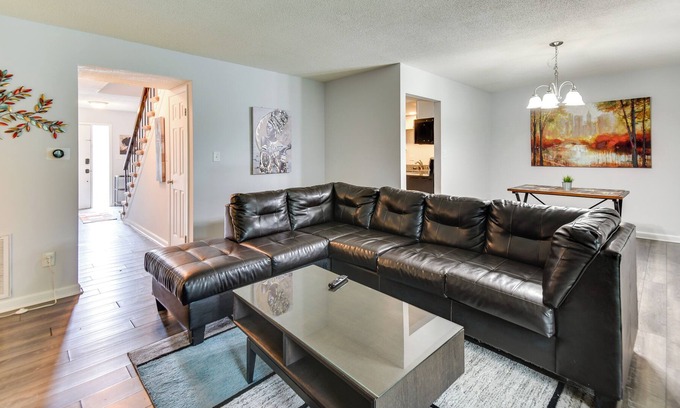 Norfolk - Virginia Beach Casa | Spacious Virginia Beach Home: 3 Mi to Town Center