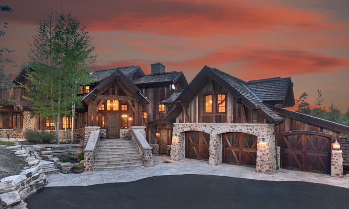Peak 8 Casa | Spacious w/ Mtn Views + Hot Tub + Theatre Room - Chalet du Soleil
