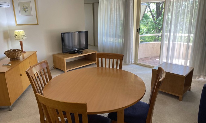 Wahroonga Apartamento | Spacious Wahroonga 2 Bedroom Apartment