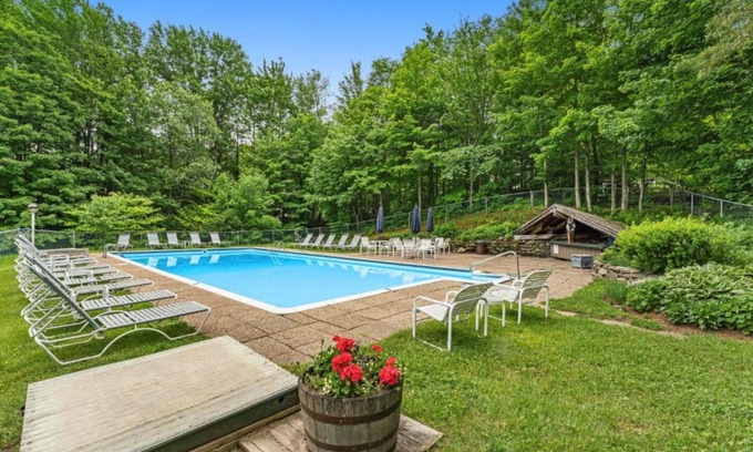 Warren Condominio | Spacious Mountain Escape - ¡a solo minutos de Sugarbush! Corto plazo y estacional!