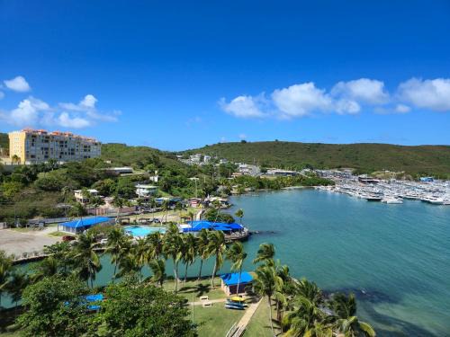 Sardinera Apartamento | Spacious waterfront apartment, great views & more!