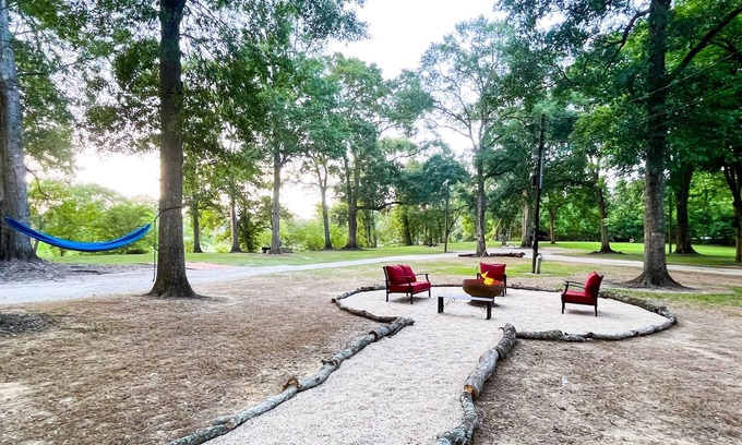 Lafayette Cabaña | Spacious, Waterfront Cottage + 2.5 Acres on BAYOU in the HEART of Lafayette!