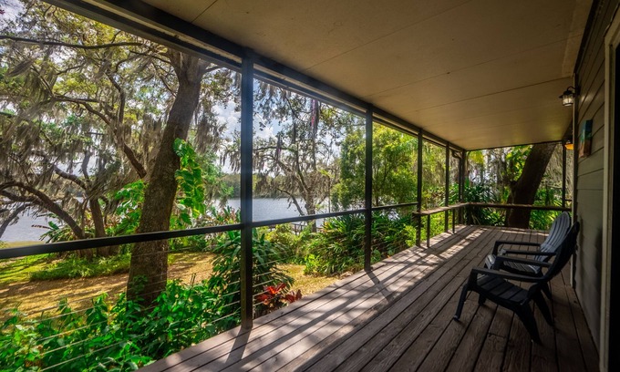 Temple Crest Casa | ☆Spacious Waterfront Oasis☆ Private Dock & Balcony