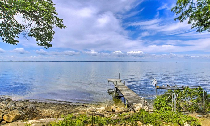 Green Bay Casa | Spacious Waterfront Retreat Near UW-Green Bay