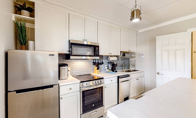 Perdido Key Coves One Apartamento | Spacious waterfront studio with shared dock, tennis, & patio