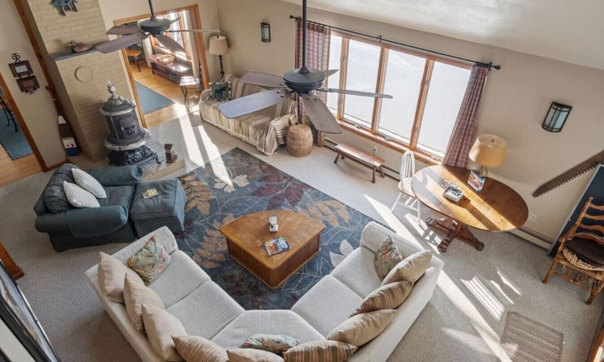 New Durham Apartamento | Scenic LAKEFRONT 5BR~Dock, Trail, Kayaks + Firepit