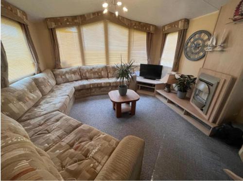 Great Yarmouth Complejo | Spacious & welcoming 6th Berth Caravan California Cliffs Holiday Park, Norfolk Coast