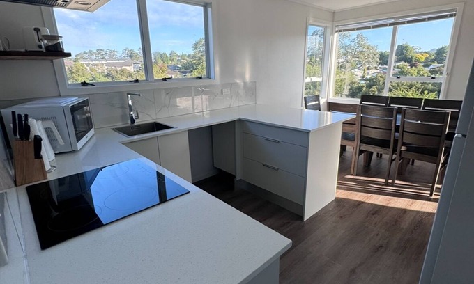 Henderson Casa | Spacious West Auckland Accommodation