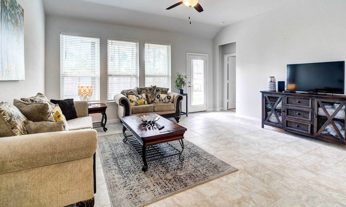 Willis Casa | Spacious Willis Home - Pets Welcome!