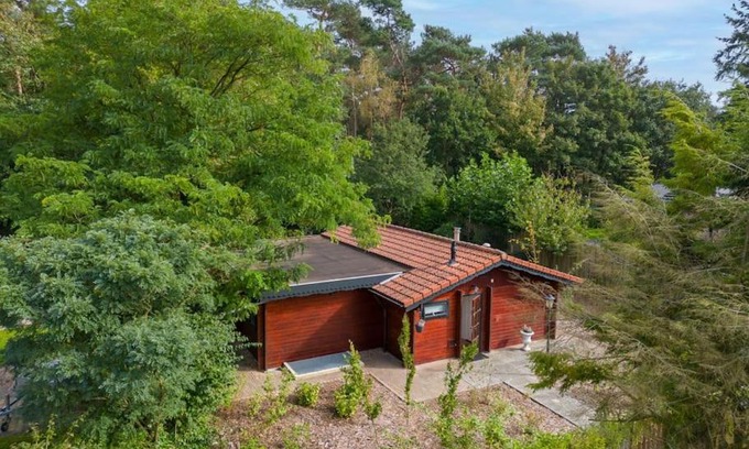 Krachtighuizen Casa | Spacious wooden cottage with infra-red sauna at Veluwe