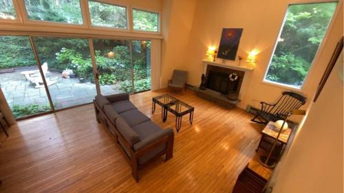 Woods Hole Casa | Spacious Woods Hole Beach Retreat