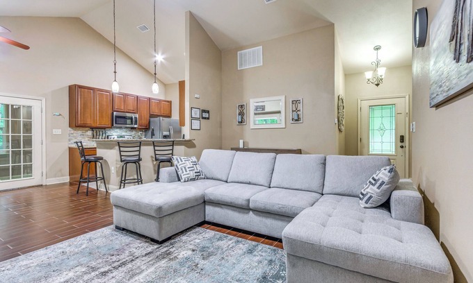 Navarre Casa | Spacious Yard! Navarre Home in Quiet Neighborhood