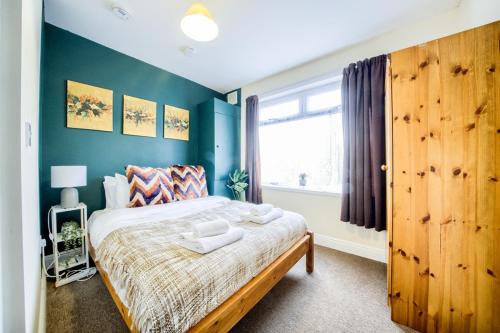 Tatenhill Apartamento | Spacious Yet Low Rate 5 Bedroom House in Coventry, Sleeps 10, Free Parking with Garden and Unlimited Wi-Fi - THL