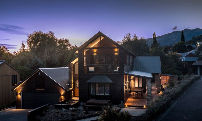 Hanmer Springs Casa | Spacoius accommodation. Central village location, 400m from the pools.