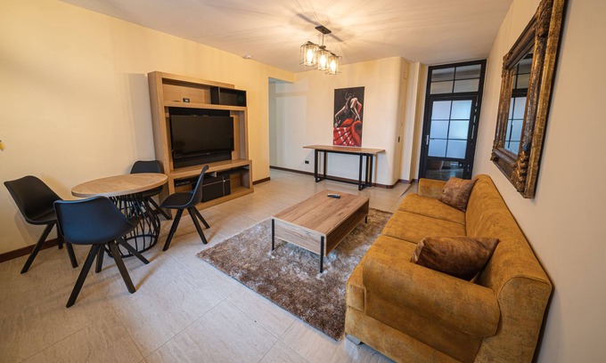 Patio Bonito Apartamento | Spain inspired cozy unit. Located in the exclusive Astorga!