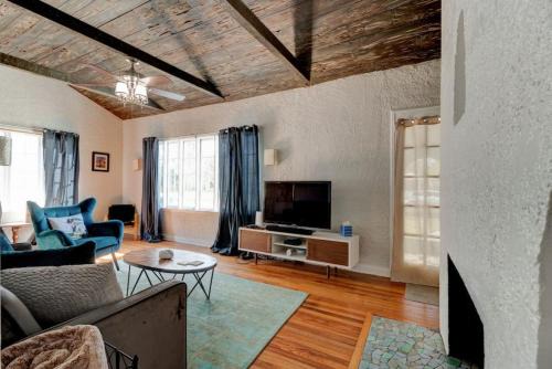Kingston Casa | Spanish Beach Bungalow MainHouse