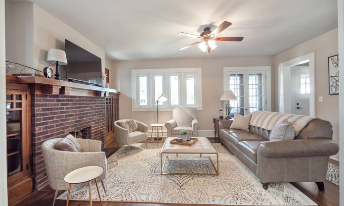 Waupaca Casa | Spanish Charm 4bed/3bath Downtown Waupaca!