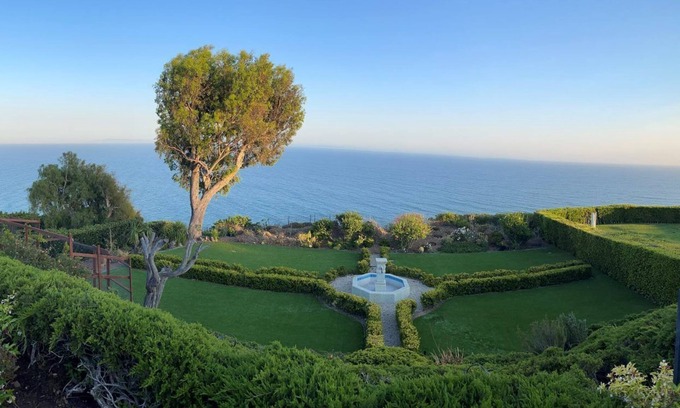 Eastern Malibu Casa | Spanish stunner with ocean views in Malibu