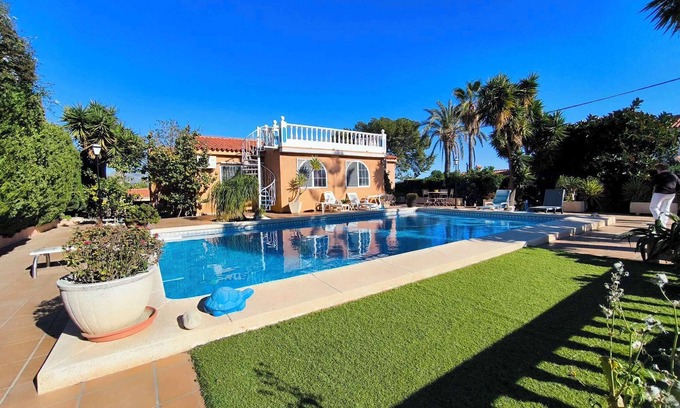 La Colina Villa | Chalet independiente de estilo típico español :