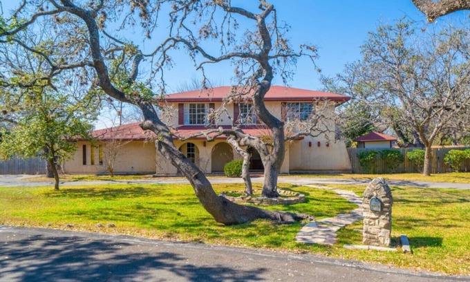 Leon Valley Casa | Spanish Villa in Leon Valley