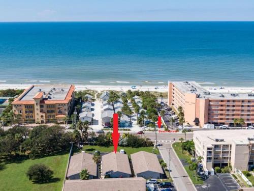 Indian Rocks Beach Apartamento | Spanish Villa Suite 54 - Indian Rocks Beach Condo Across the Street to Beach Access, Newly Remodeled & Walkable to Restaurants!
