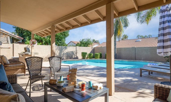 Paradise Valley Village Cabaña | Spanish Wells by Avantstay Putting Green + Pool!