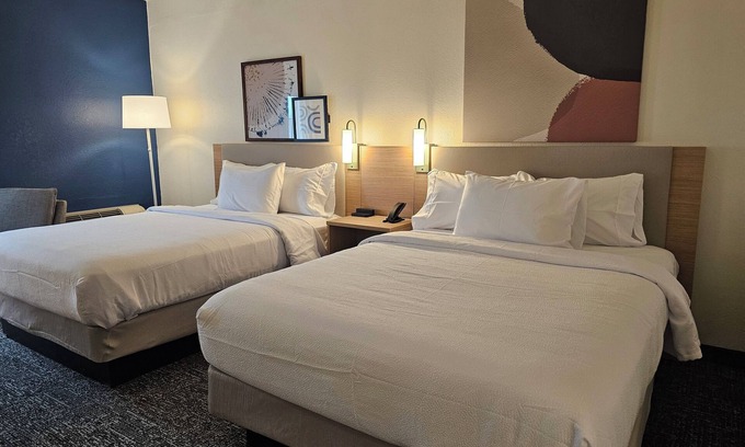 Downtown Chattanooga Hotel | Spark by Hilton Chattanooga Downtown