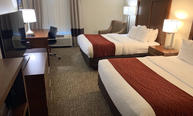 Oak Park - Northwood Hotel | Spark by Hilton San Antonio Airport