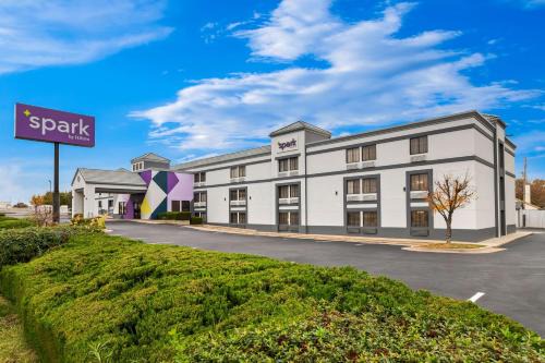 Wichita Hotel | Spark by Hilton Wichita East