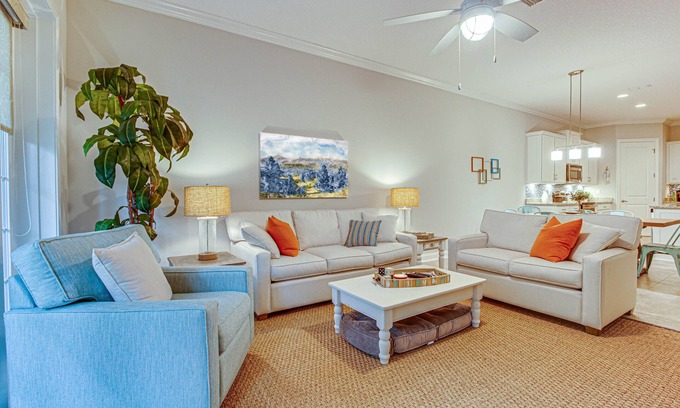 American Beach Condominio | COMO NUEVO, cerca de Ritz, Grnd Lvl 2Br / 2ba w / Garage, paseo corto a la playa