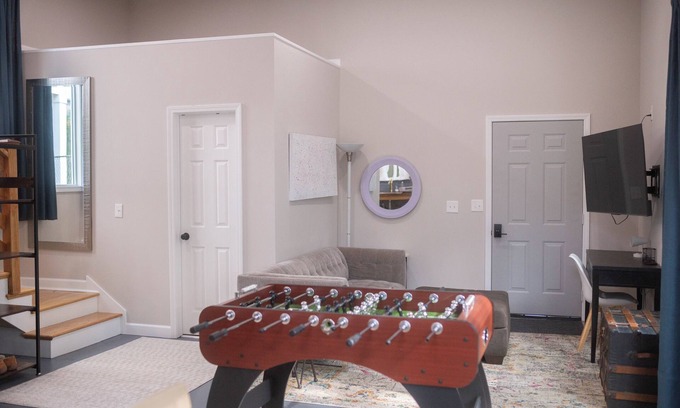 Reynoldstown Cabaña | Sparkling Clean Walkable King Bed Couples Retreat!