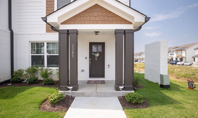 Old Hickory Casa | Sparkling new everyday living townhouse