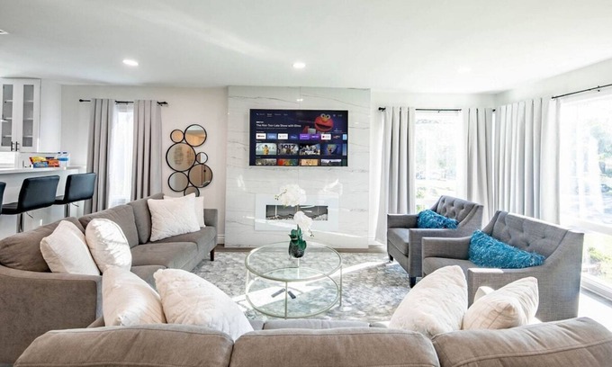 South San Gabriel Casa | Sparkling Pool! 5 Bedroom 3 Bath Plus Game Room