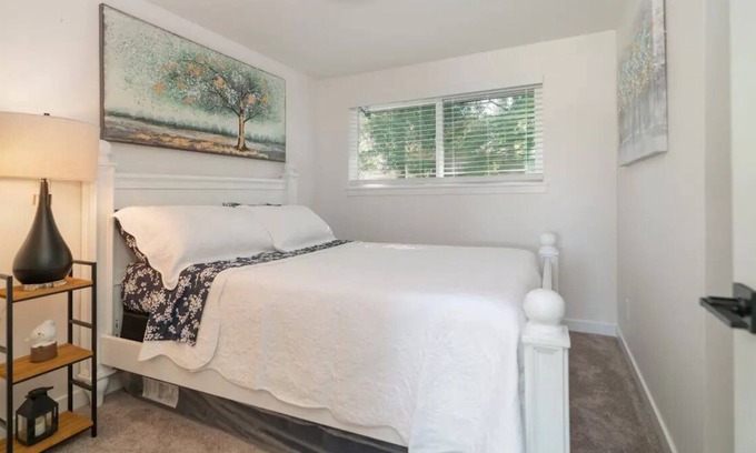 Picnic Point-North Lynnwood Casa | Sparkling Villa: Cheerful spacious house