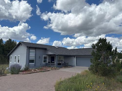Mountainaire Casa | Sparrow Nest Hideaway 5BR Home with Hot Tub