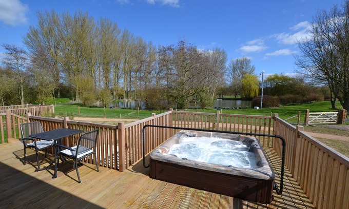 Henton Apartamento | Lodge-Superior-Baño con bañera-Vista al Lago-Sparrowhawk Lodge