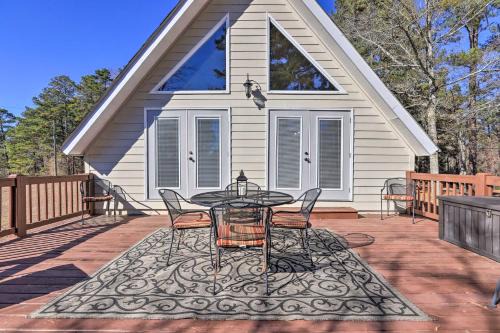 Milledgeville Casa | Sparta Lake Home with Deck and Boating Access!