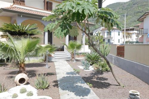 Massa Apartamento | Spazioso appartamento con Giardino a Parcheggio Gratuito