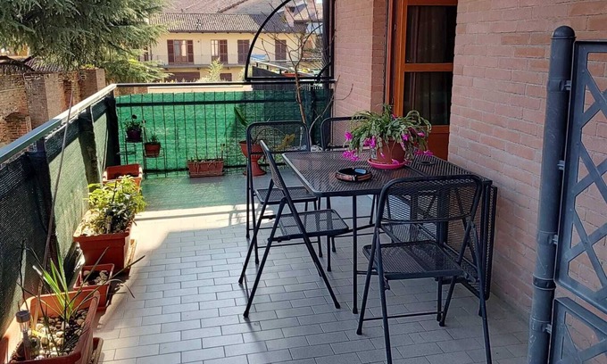 Roreto Apartamento | Spazioso Bilocale con Ampio Terrazzo, in Zona Tranquilla Vicino al Centro