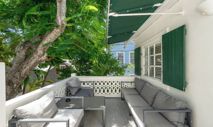 Uptown - Upper Duval Casa | Speakeasy Inn – Adults Only