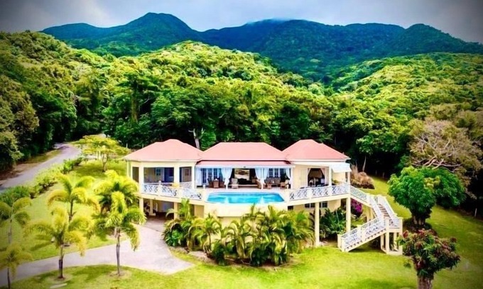 Barnes Ghaut Villa | 4 dormitorios de lujo con vistas al millón de dólares. Mejores calificaciones para 2019