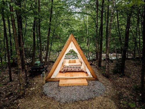 North Woodstock Otro | Special A-frame Safari Tent in North Woodstock, New Hampshire