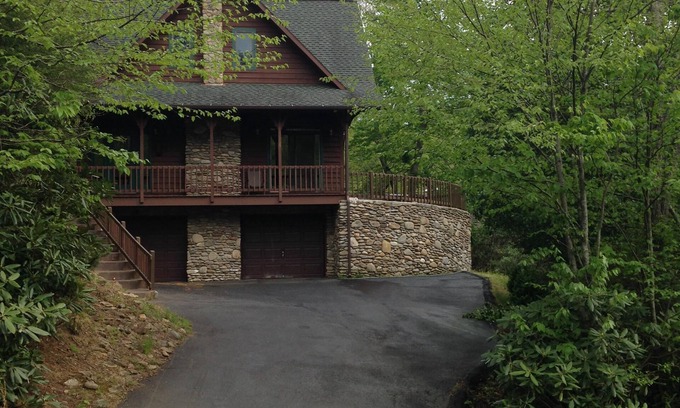 Burnsville Chalet De Esquí | Descuento especial para la última semana en agosto Golf Getaway