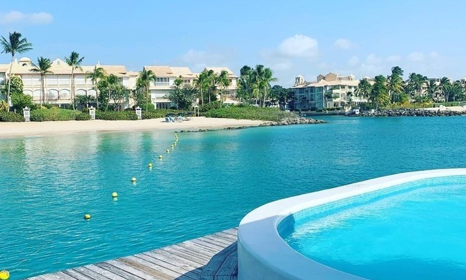 Folkestone Apartamento | bougainvillea, Ixora, boutique complex in Holetown