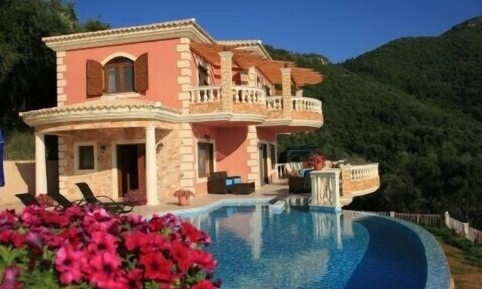 Paramonas Villa | Oferta especial para agosto