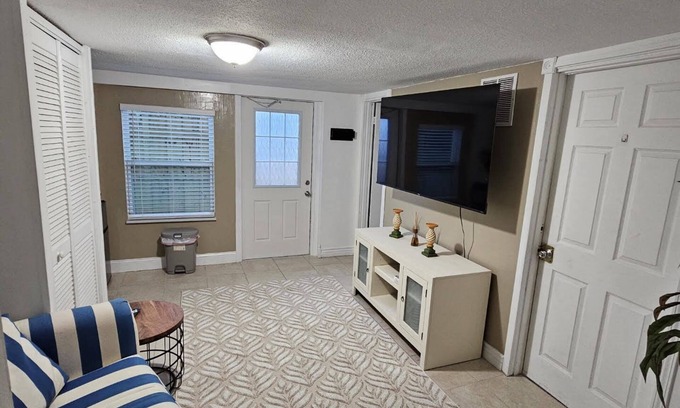 Hampton Homes Apartamento | SPECIAL RATES Merritt Island, Port Canaveral, USSSA - Private One bedroom Suite